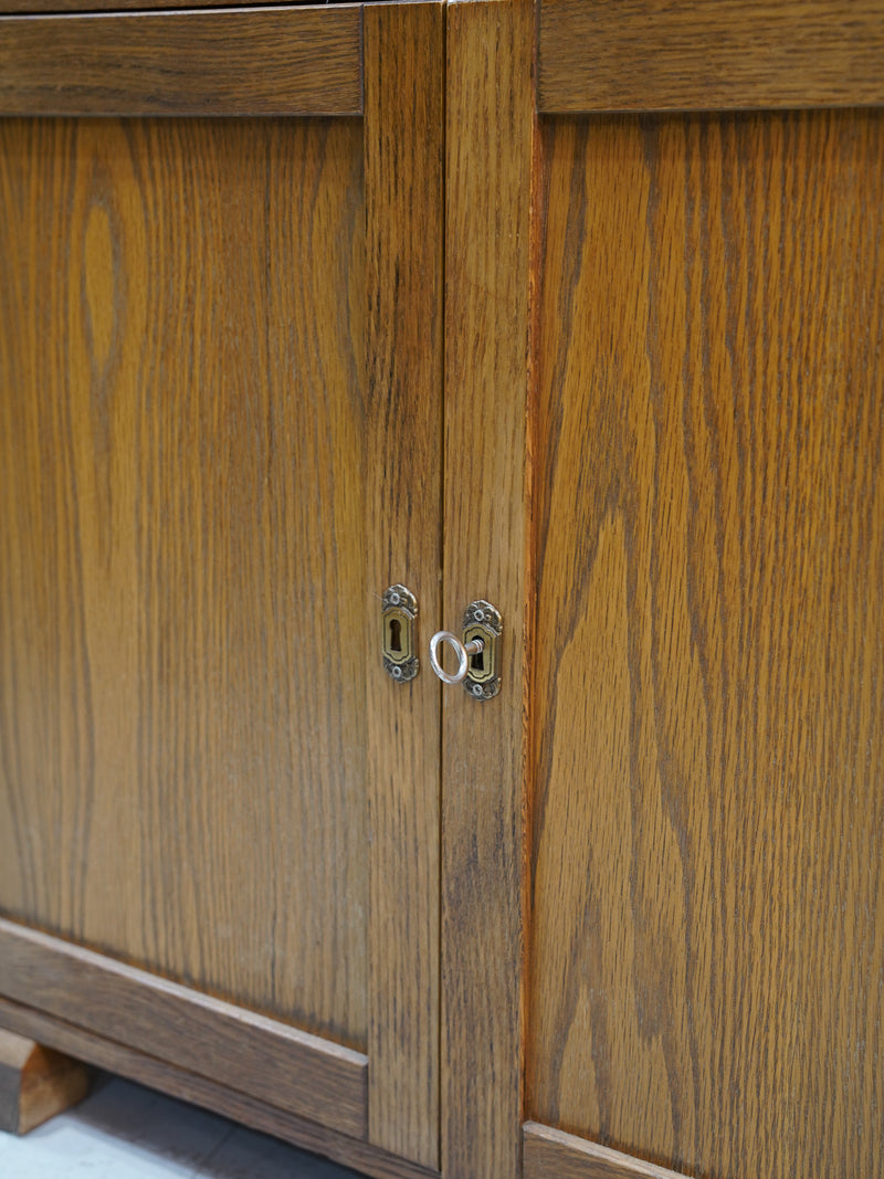 オークウッドキャビネット <br> 大和店 - ヴィンテージ SHARK ATTACK