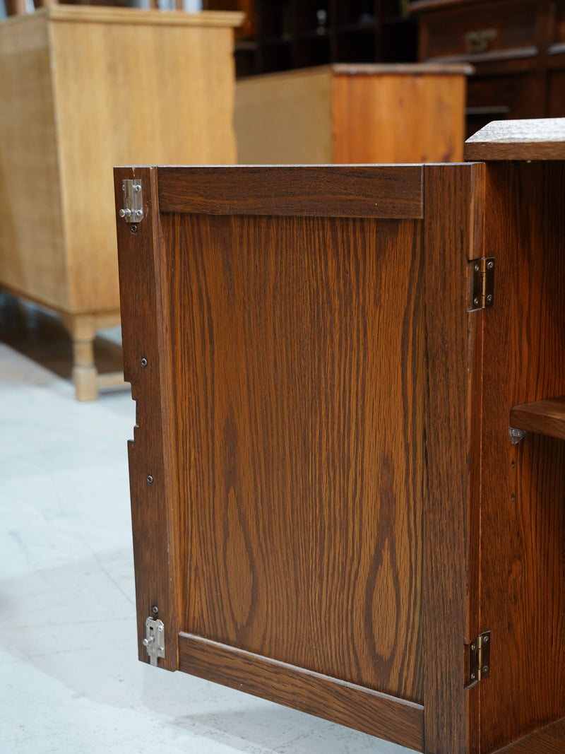 オークウッドキャビネット <br> 大和店 - ヴィンテージ SHARK ATTACK