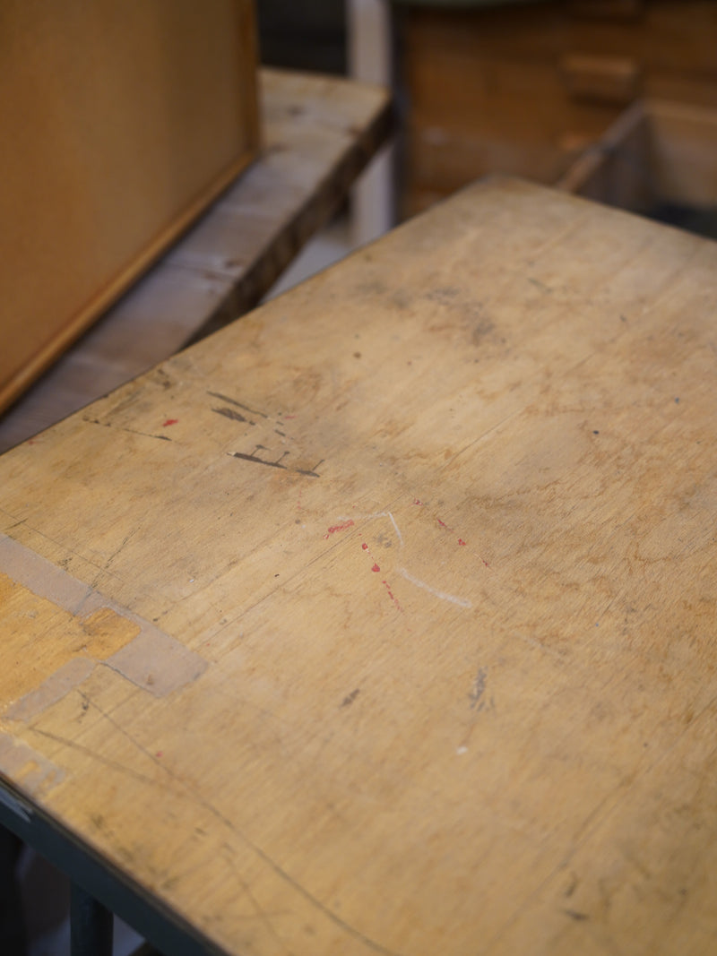 フォールディングテーブル <br> 大和店 - ヴィンテージ SHARK ATTACK