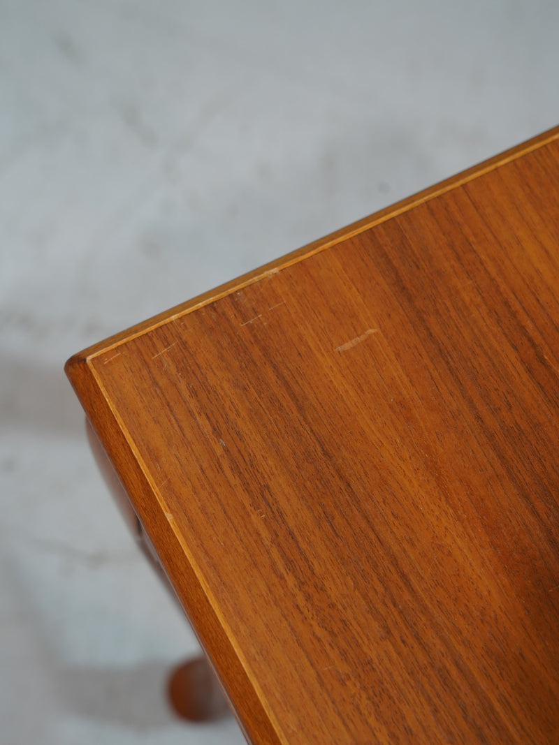 チークウッドサイドテーブル <br> 大和店 - ヴィンテージ SHARK ATTACK