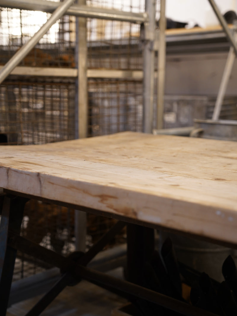 アイアンレッグ ワークテーブル <br> 大和店 - ヴィンテージ SHARK ATTACK