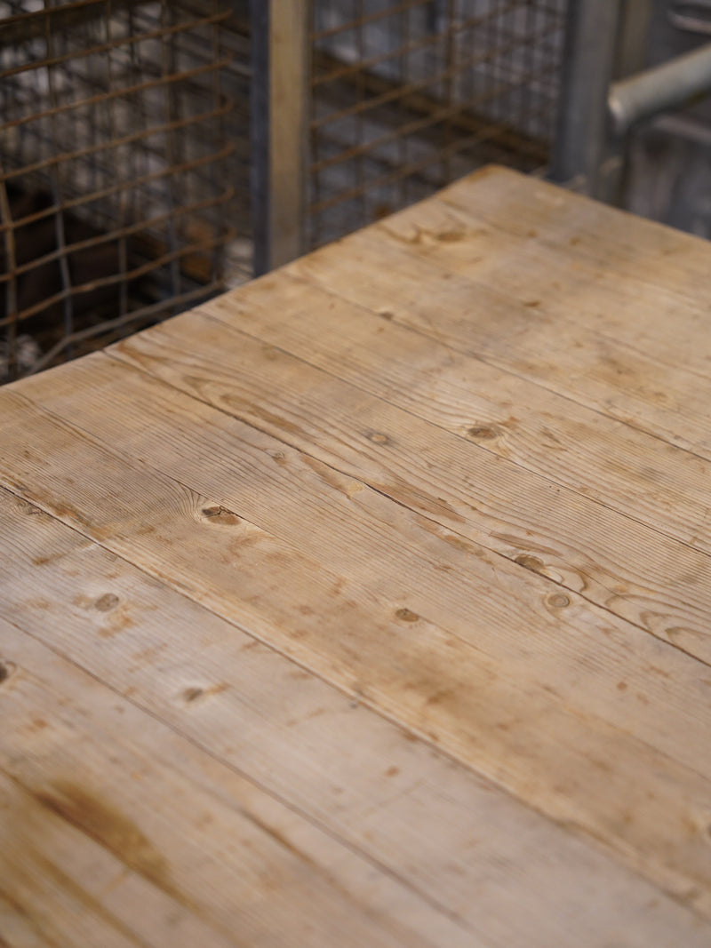 アイアンレッグ ワークテーブル <br> 大和店 - ヴィンテージ SHARK ATTACK