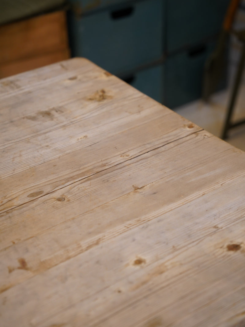 アイアンレッグ ワークテーブル <br> 大和店 - ヴィンテージ SHARK ATTACK