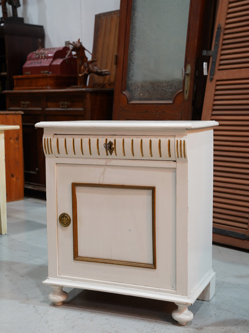 ウッドキャビネット <br> 大和店 - ヴィンテージ SHARK ATTACK