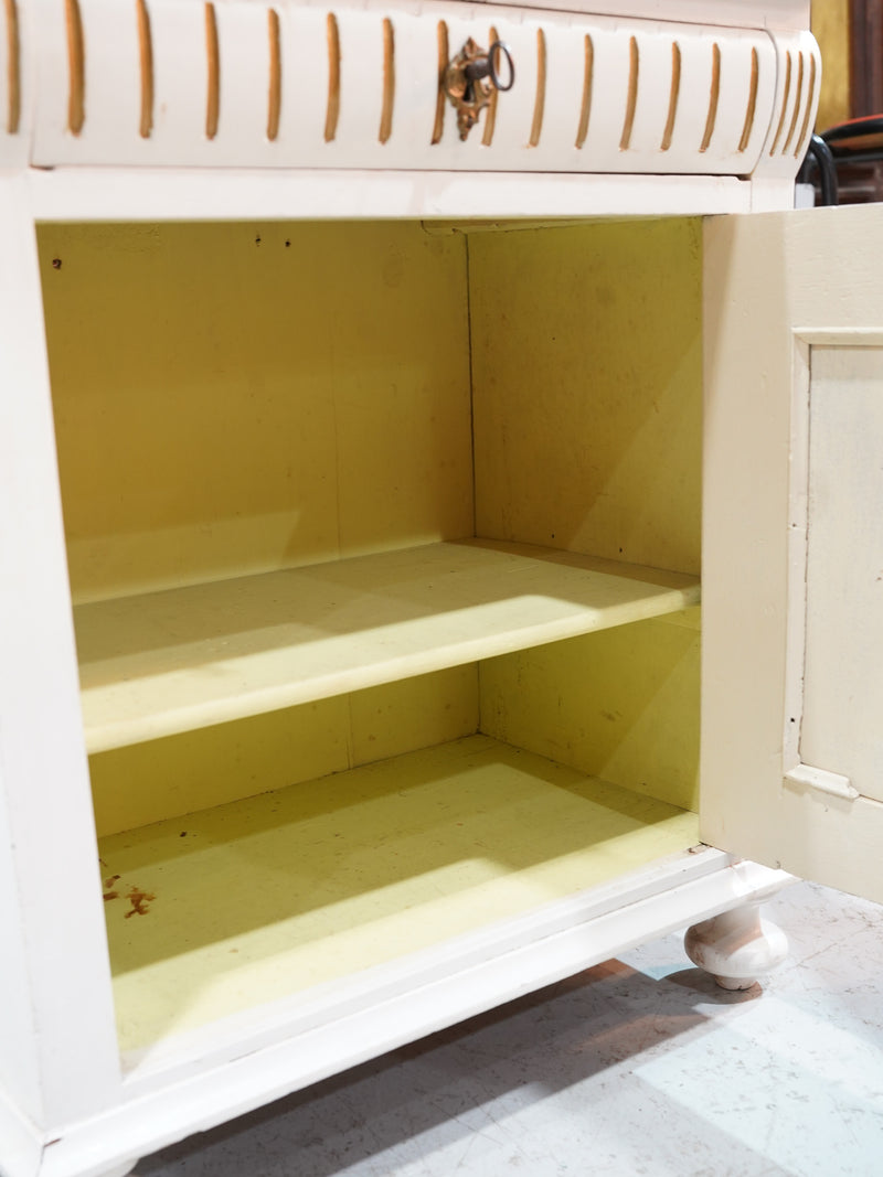 ウッドキャビネット <br> 大和店 - ヴィンテージ SHARK ATTACK