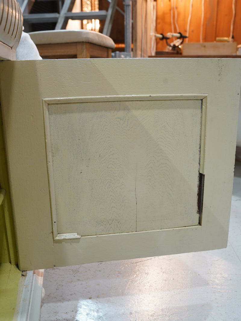 ウッドキャビネット <br> 大和店 - ヴィンテージ SHARK ATTACK