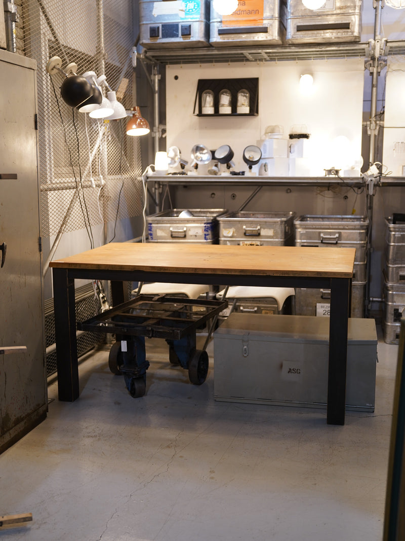 ウッド ワークテーブル <br> 大和店 - ヴィンテージ SHARK ATTACK