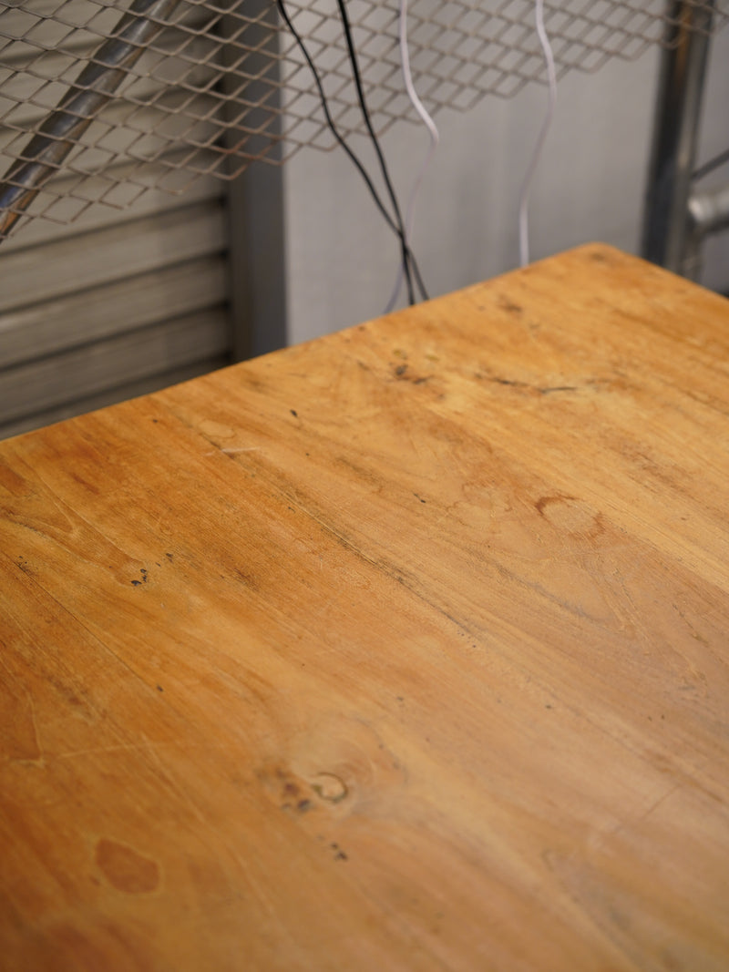 ウッド ワークテーブル <br> 大和店 - ヴィンテージ SHARK ATTACK