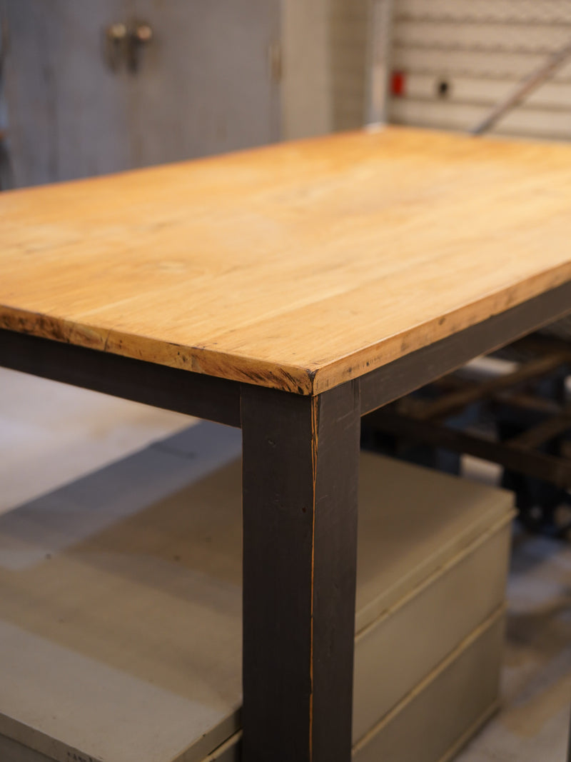 ウッド ワークテーブル <br> 大和店 - ヴィンテージ SHARK ATTACK