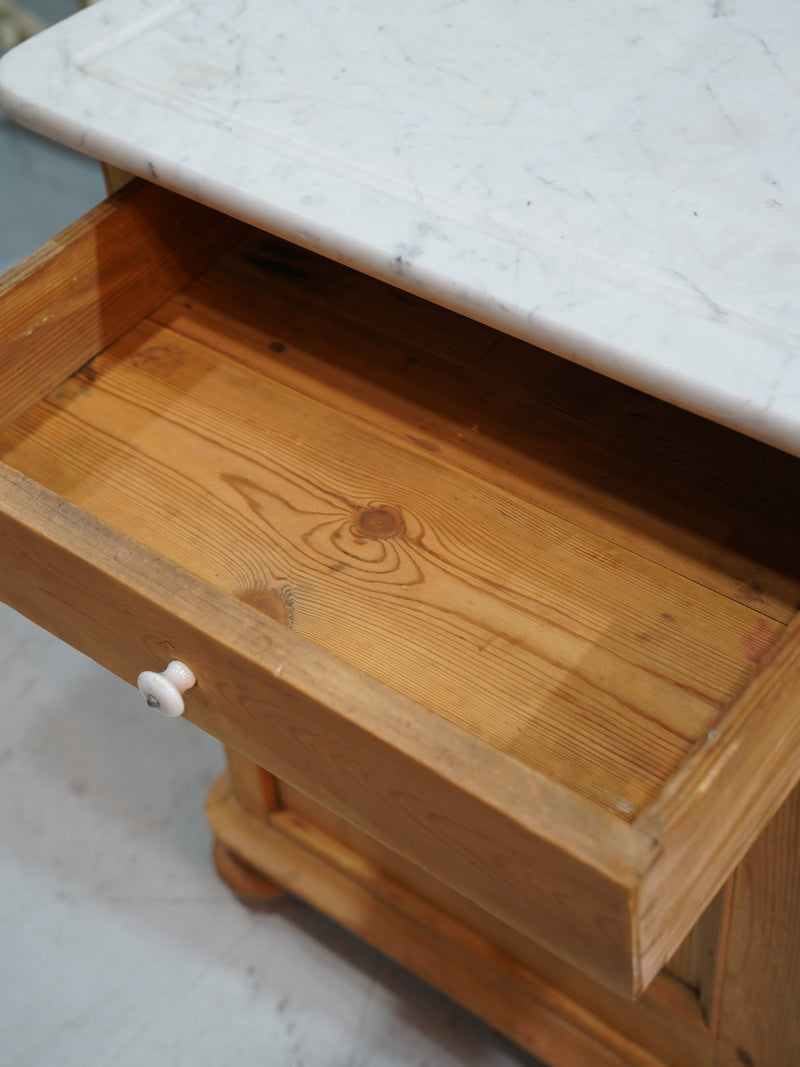 マーブルトップキャビネット <br> 大和店 - ヴィンテージ SHARK ATTACK