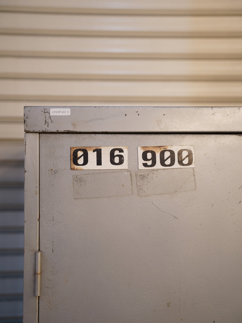 アイアンキャビネットロッカー <br> 大和店 - ヴィンテージ SHARK ATTACK