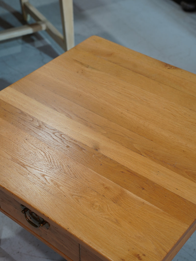 オークウッド サイドテーブル <br> 大和店 - ヴィンテージ SHARK ATTACK