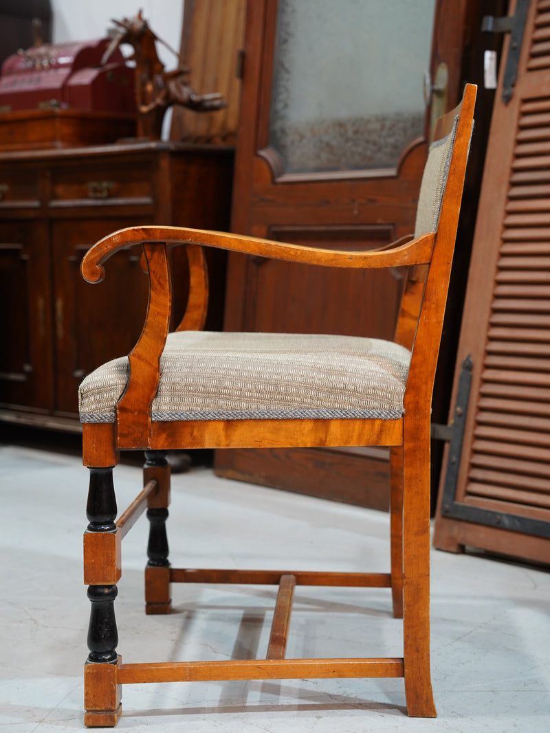 ファブリックアームチェア <br>TAMAGAWA BASE - ヴィンテージ SHARK ATTACK