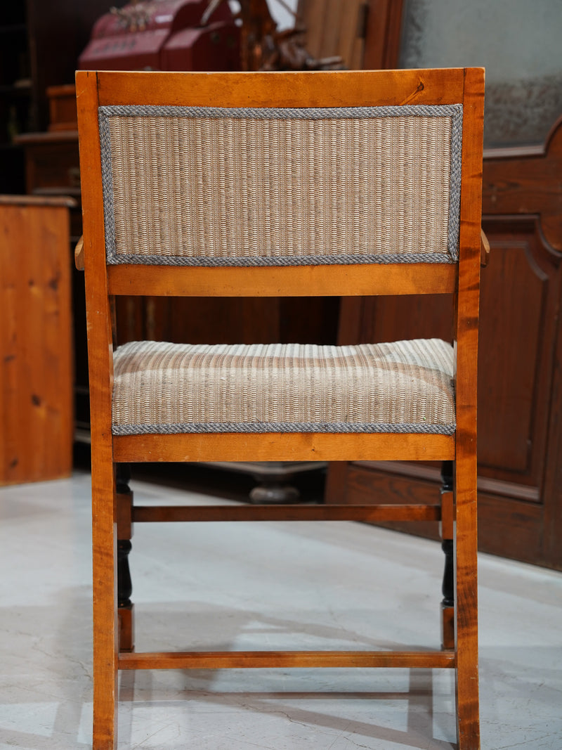 ファブリックアームチェア <br>TAMAGAWA BASE - ヴィンテージ SHARK ATTACK