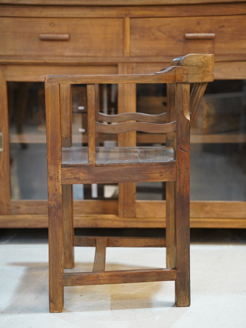 ウッド アームチェア <br> 大和店 - ヴィンテージ SHARK ATTACK