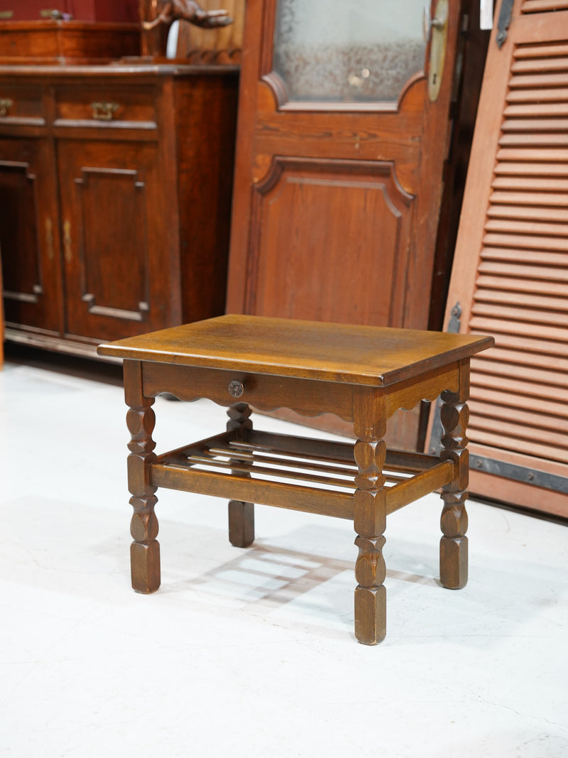 オークウッド サイドテーブル <br> 大和店 - ヴィンテージ SHARK ATTACK