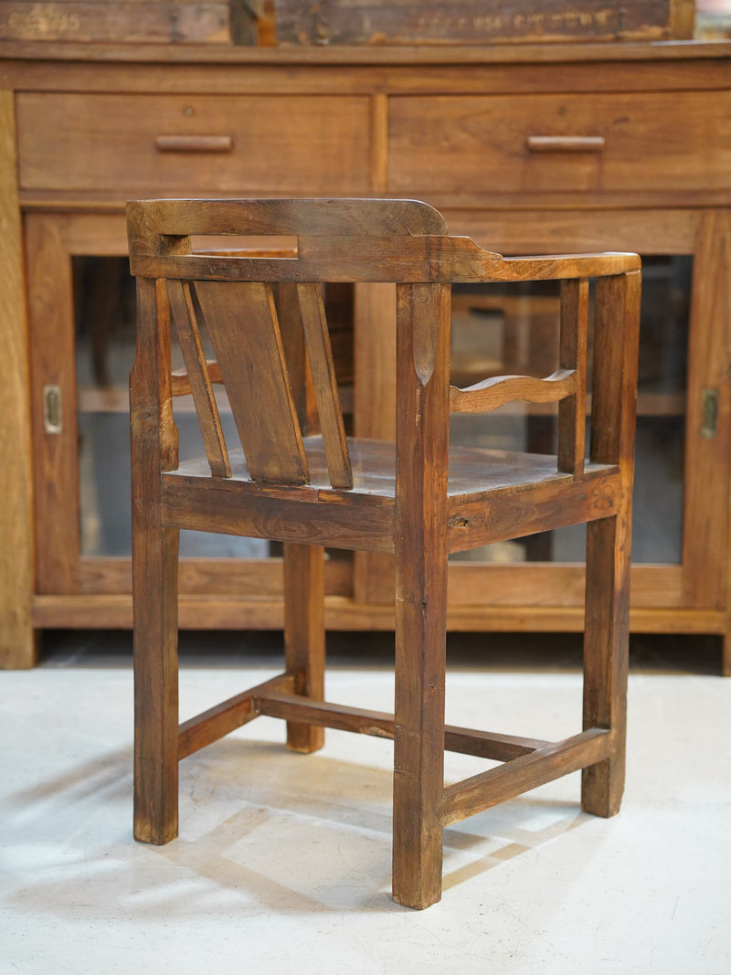 ウッド アームチェア <br> 大和店 - ヴィンテージ SHARK ATTACK