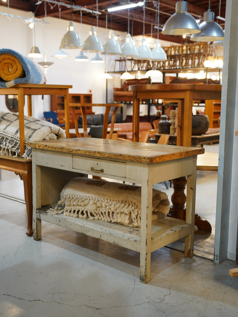 ウッド ワークテーブル <br> 大和店 - ヴィンテージ SHARK ATTACK