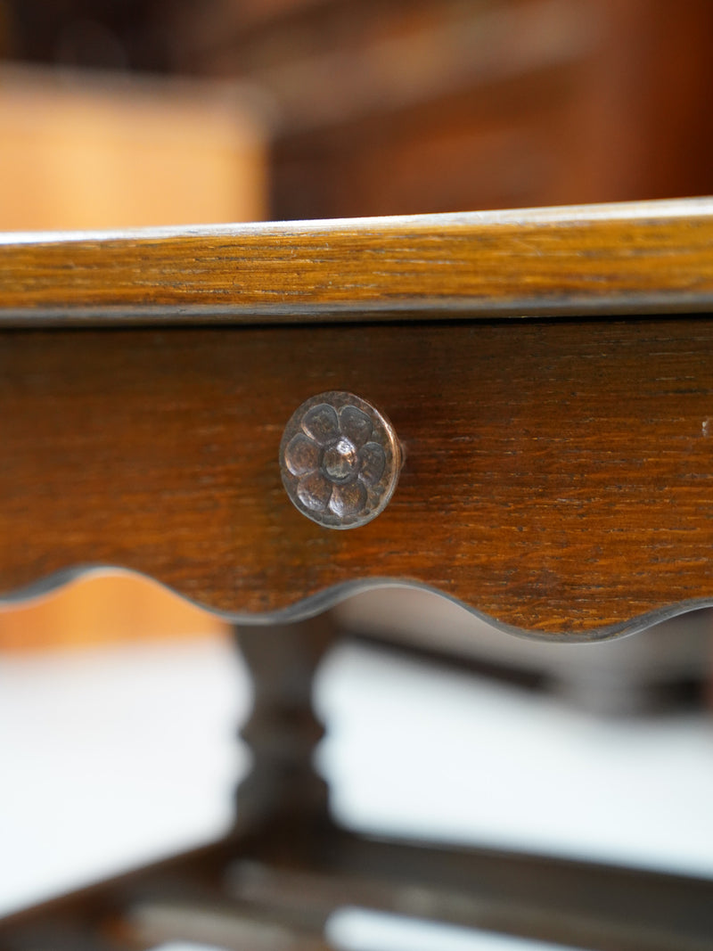 オークウッド サイドテーブル <br> 大和店 - ヴィンテージ SHARK ATTACK