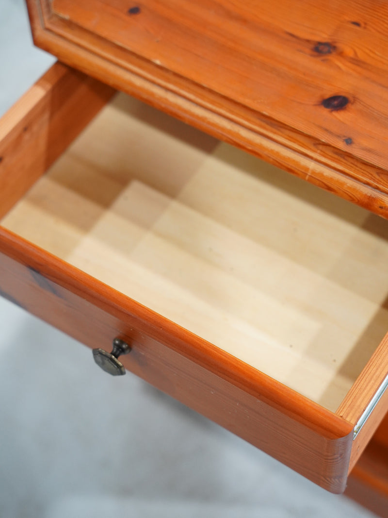 ウッドナイトテーブル<br> 大和店 - ヴィンテージ SHARK ATTACK