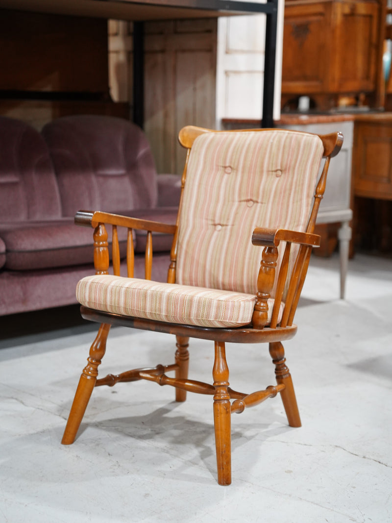 ファブリックアームチェア<br> 大和店、大阪店 - ヴィンテージ SHARK ATTACK