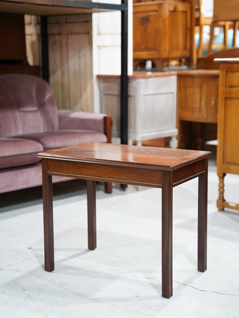 ウッドサイドテーブル<br> 大和店 - ヴィンテージ SHARK ATTACK