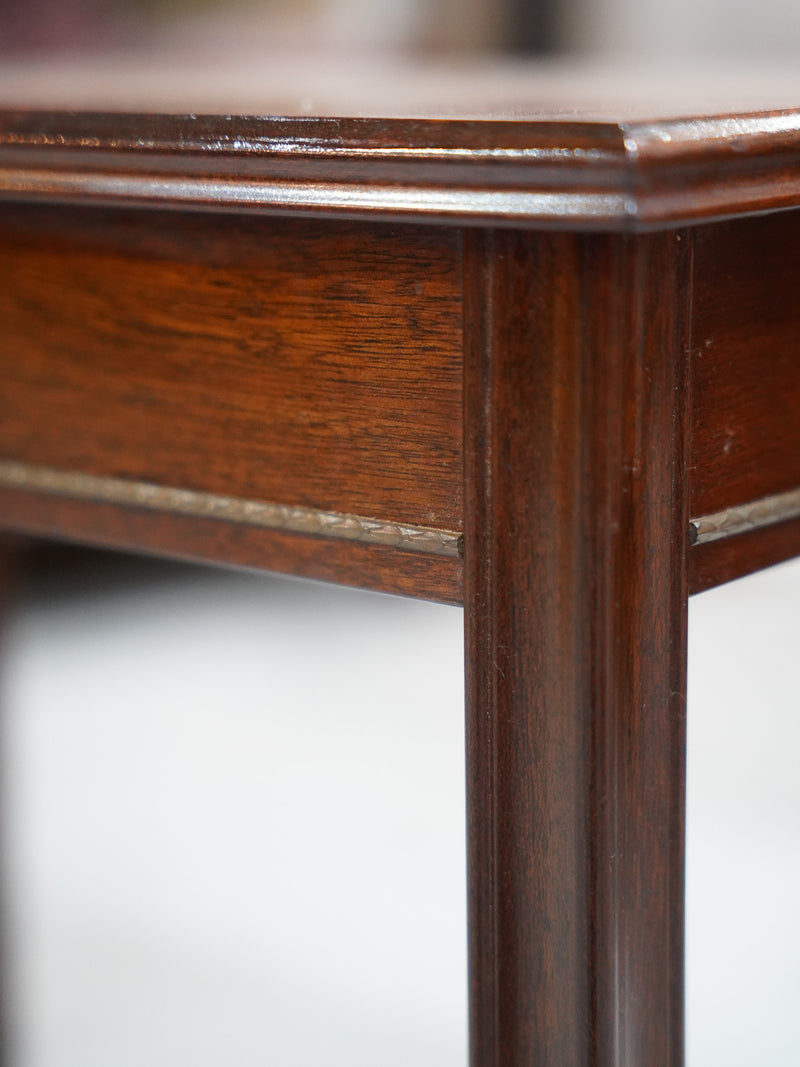 ウッドサイドテーブル<br> 大和店 - ヴィンテージ SHARK ATTACK