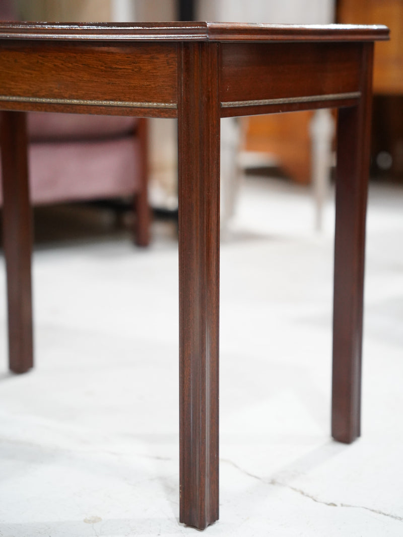 ウッドサイドテーブル<br> 大和店 - ヴィンテージ SHARK ATTACK