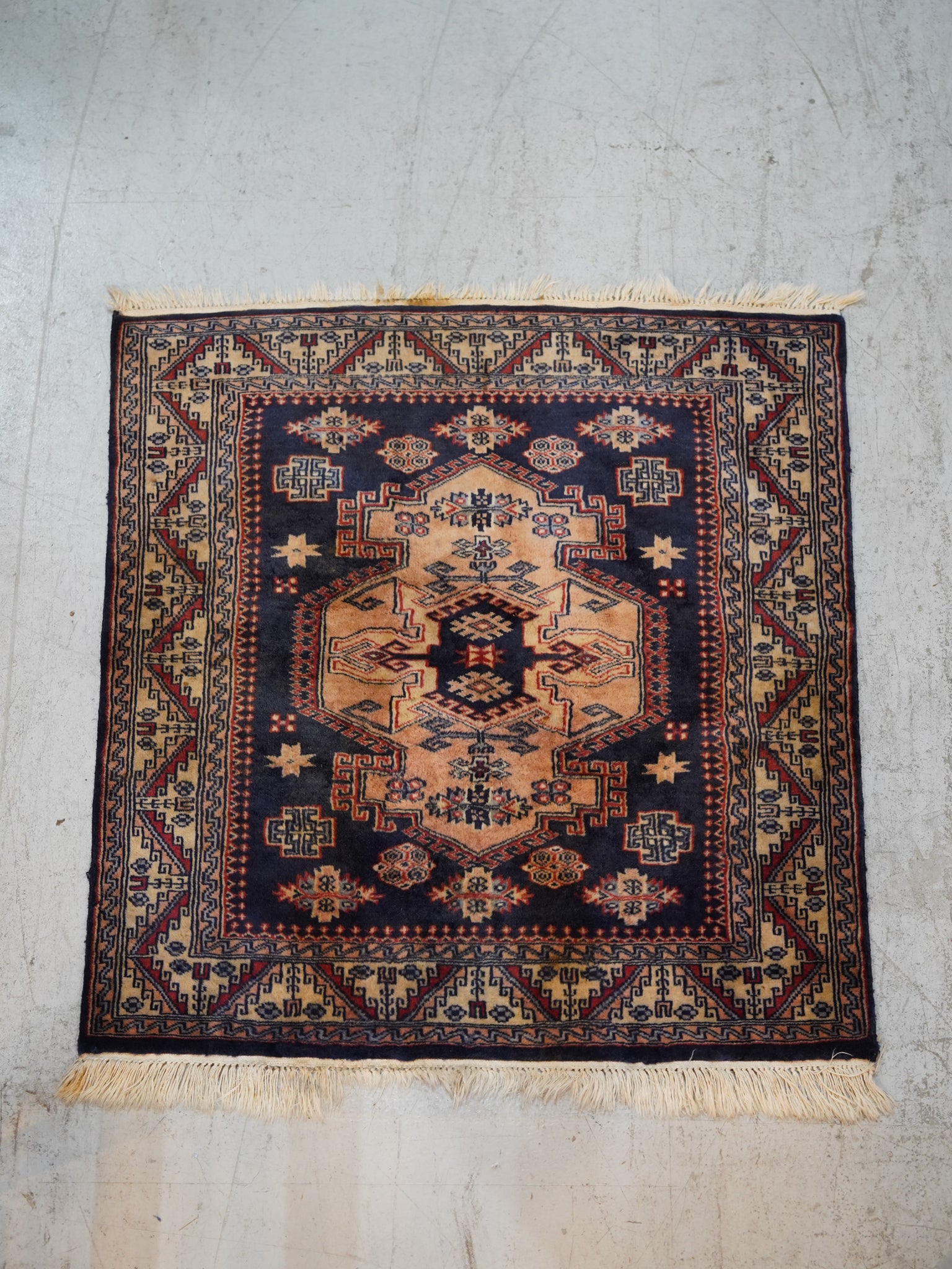 トライバルラグ  1050×950(mm)