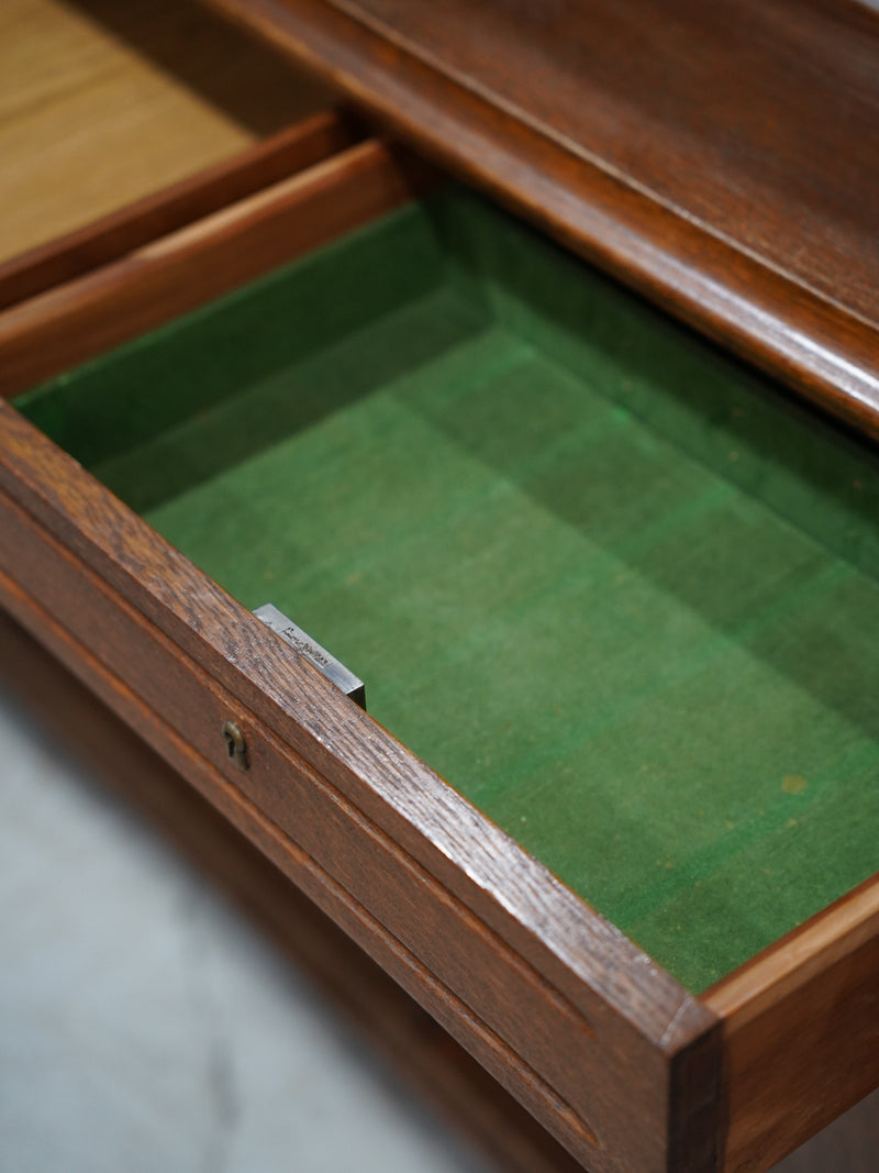 ウッドサイドボード<br> 大和店 - ヴィンテージ SHARK ATTACK