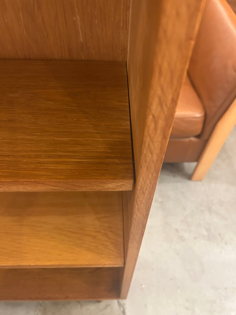 オークウッド ブックシェルフ <br>大阪店 - ヴィンテージ SHARK ATTACK