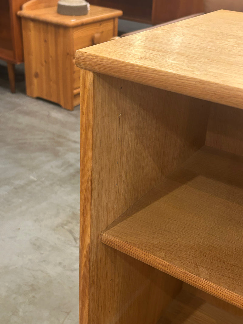 オークウッド ブックシェルフ <br>2006 <br>大阪店 - ヴィンテージ SHARK ATTACK