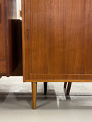 Hundevad & Co. <br> チークウッド キャビネット <br> 1960's , Denmark <br> TAMAGAWA BASE