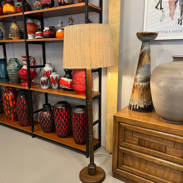 FLOOR LAMP