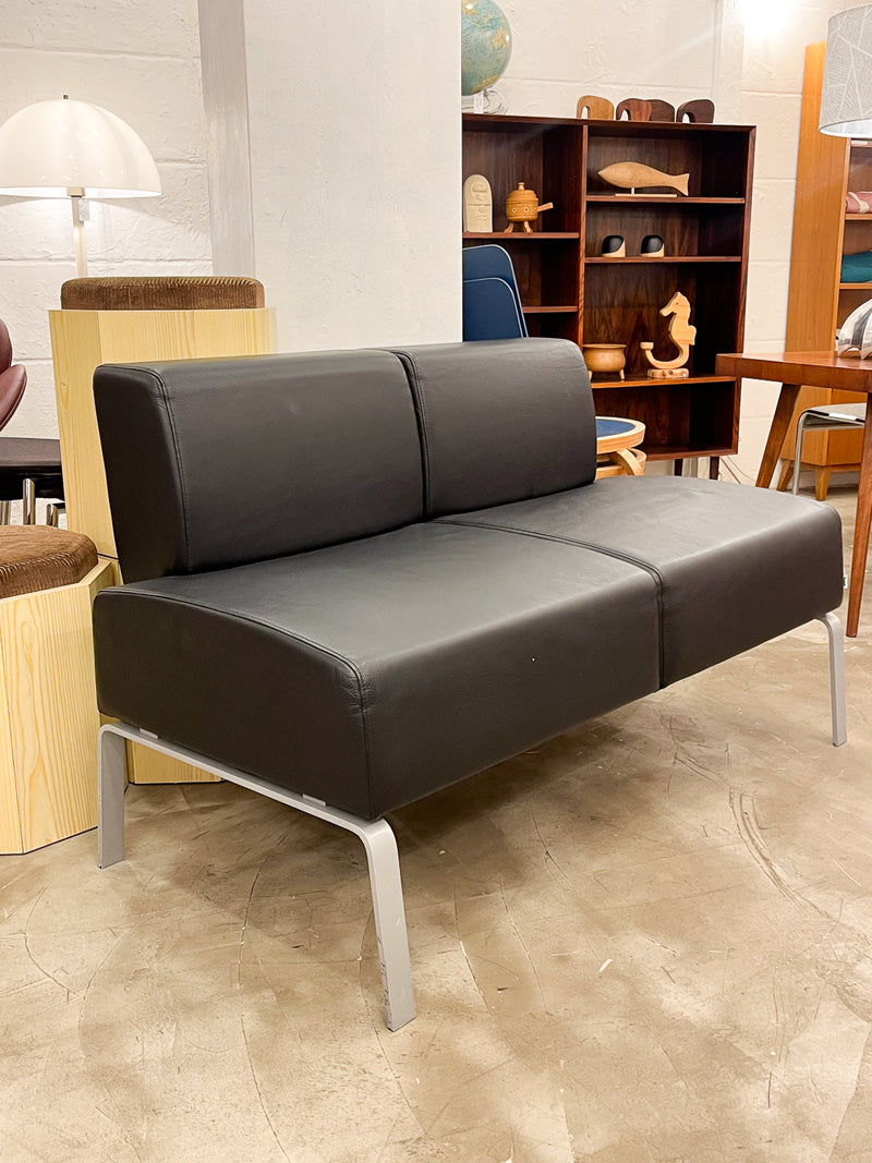 モダンデザイン 2Pソファ <br> cerote antiques - ヴィンテージ SHARK ATTACK