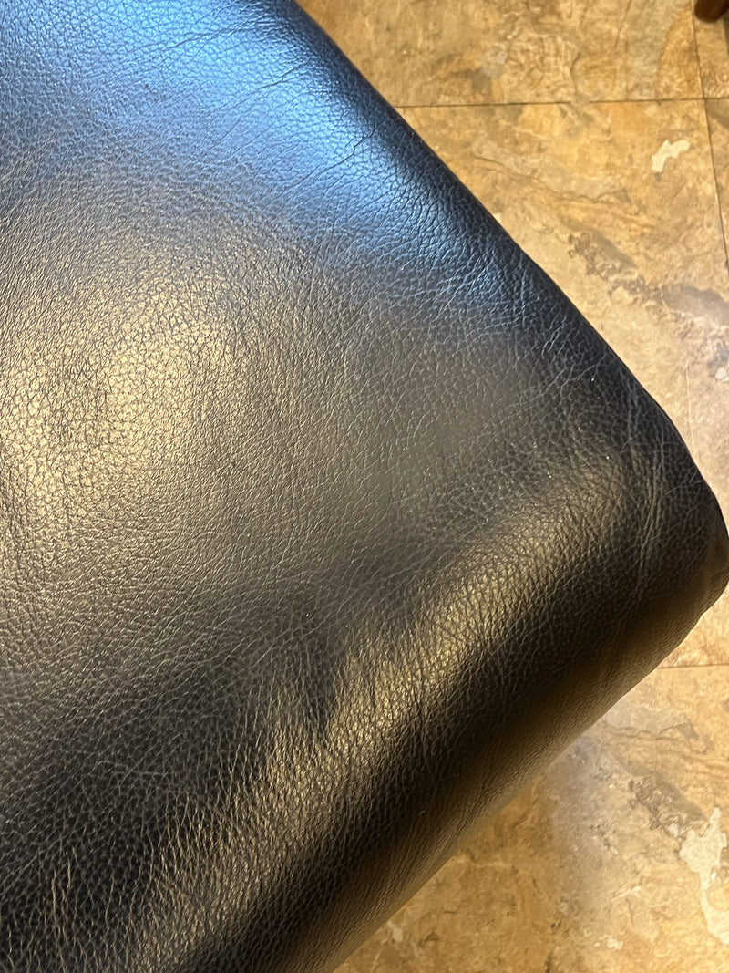 レザーラウンジチェア <br> cerote antiques - ヴィンテージ SHARK ATTACK