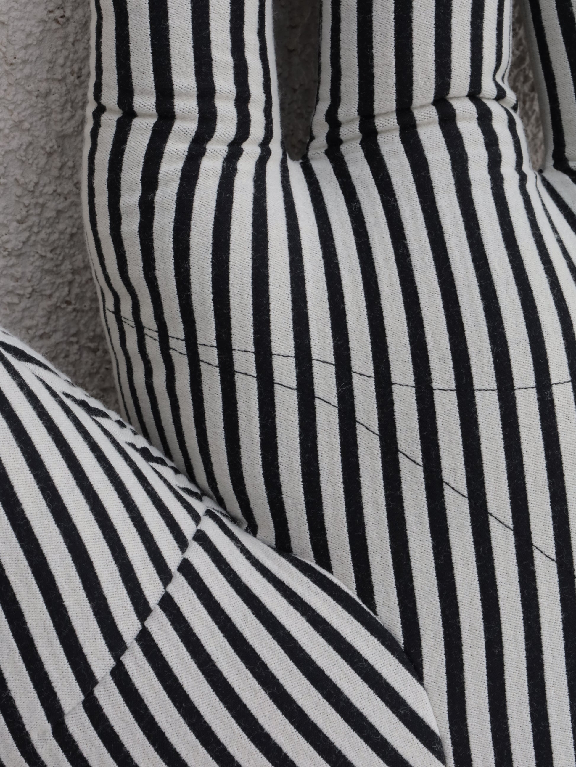 PORTRAIT LAB<br>Fabric object "Hand"S size Black stripe <br>大和店 - ヴィンテージ SHARK ATTACK