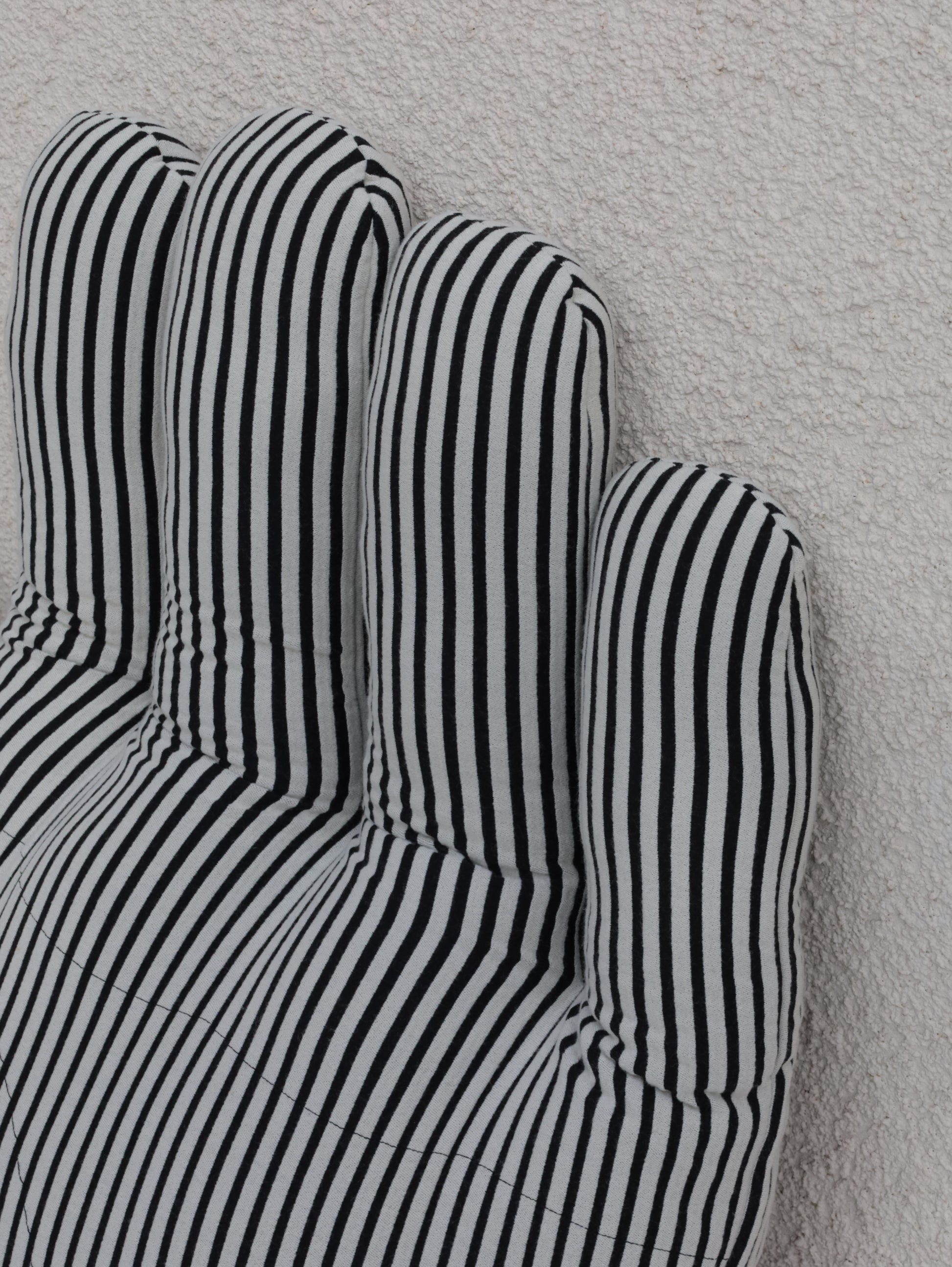 PORTRAIT LAB<br>Fabric object "Hand"L size Black stripe <br>大阪店 - ヴィンテージ SHARK ATTACK