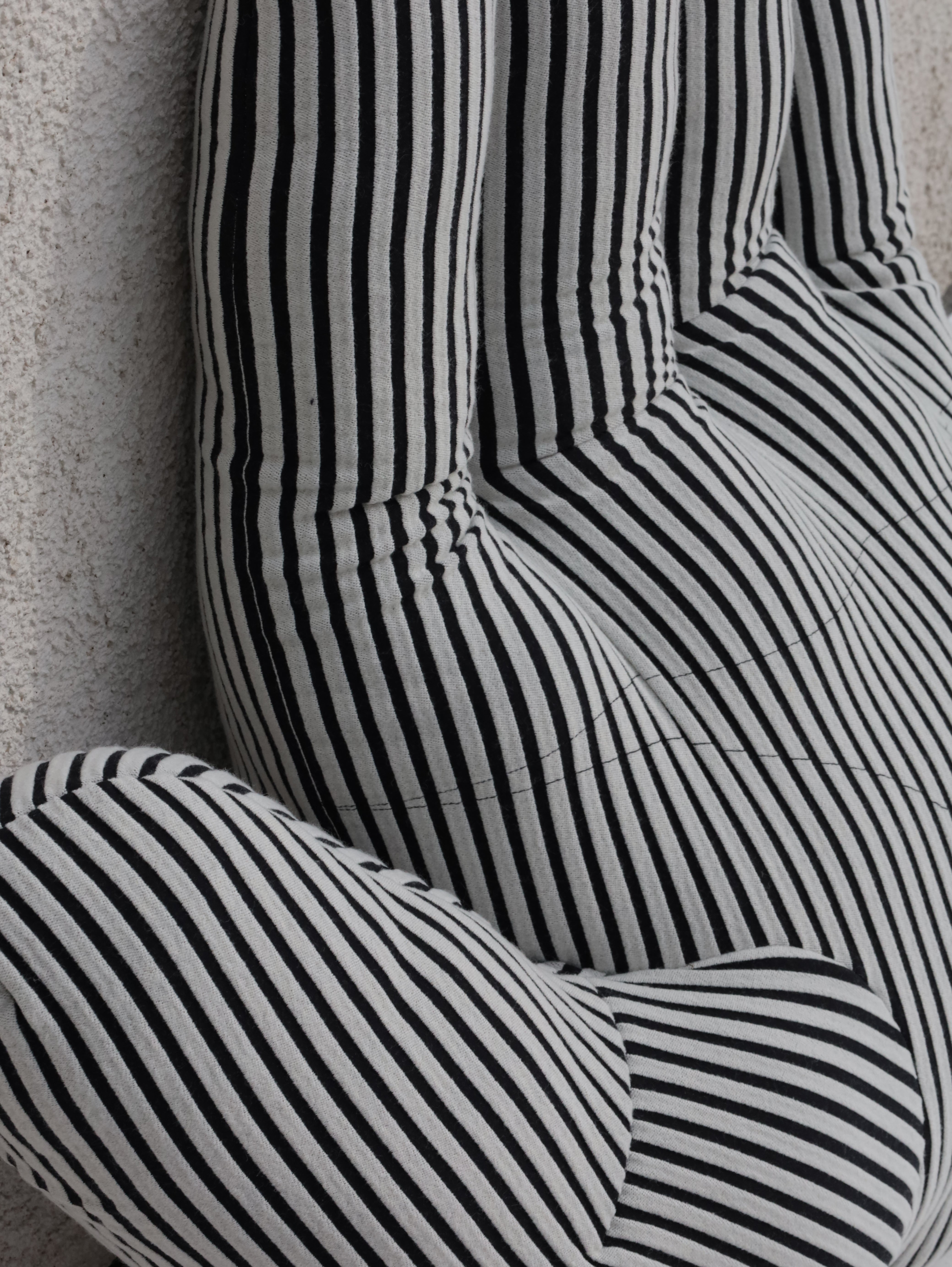 PORTRAIT LAB<br>Fabric object "Hand"L size Black stripe <br>大阪店 - ヴィンテージ SHARK ATTACK