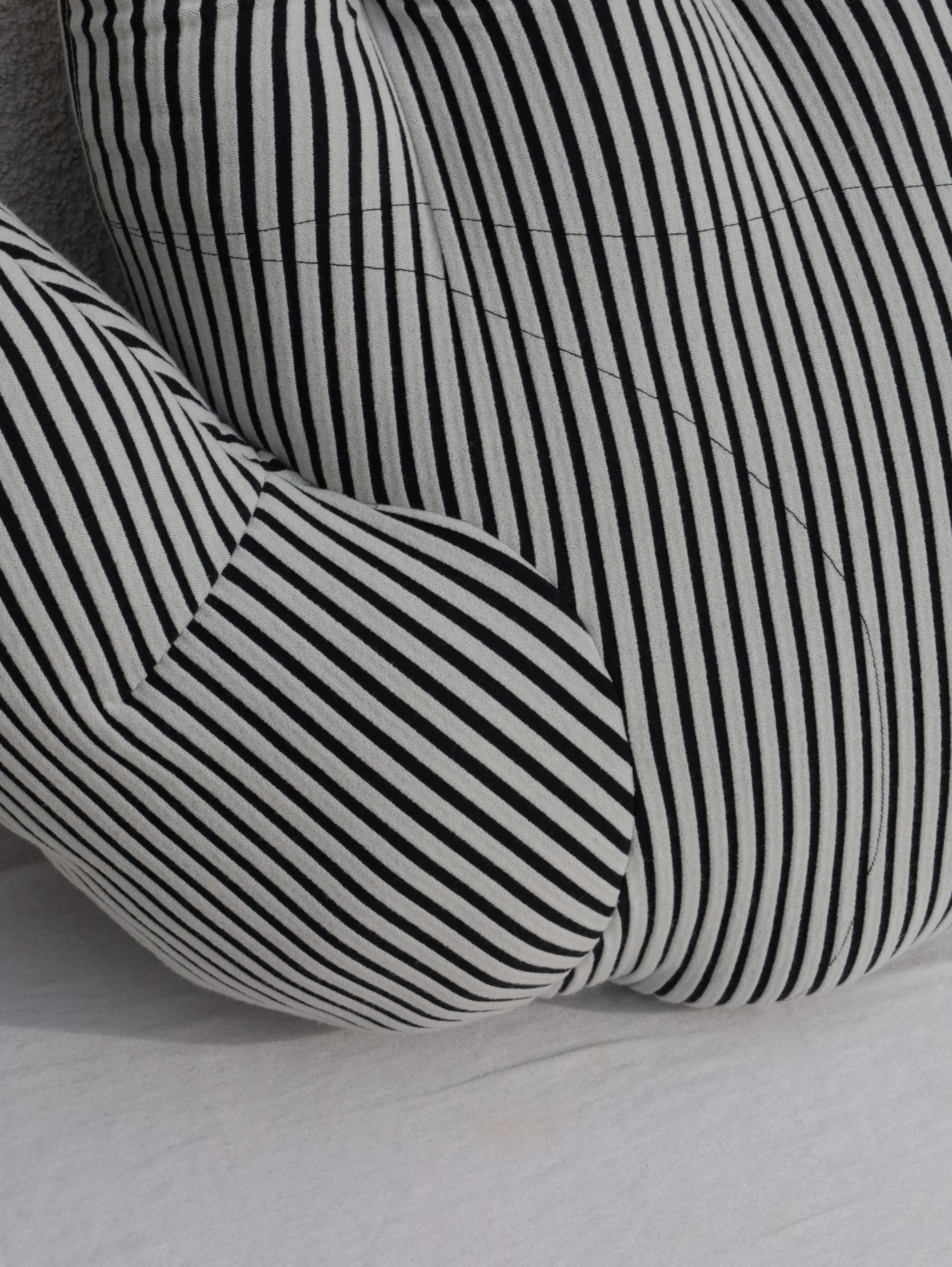 PORTRAIT LAB<br>Fabric object "Hand"L size Black stripe <br>大阪店 - ヴィンテージ SHARK ATTACK