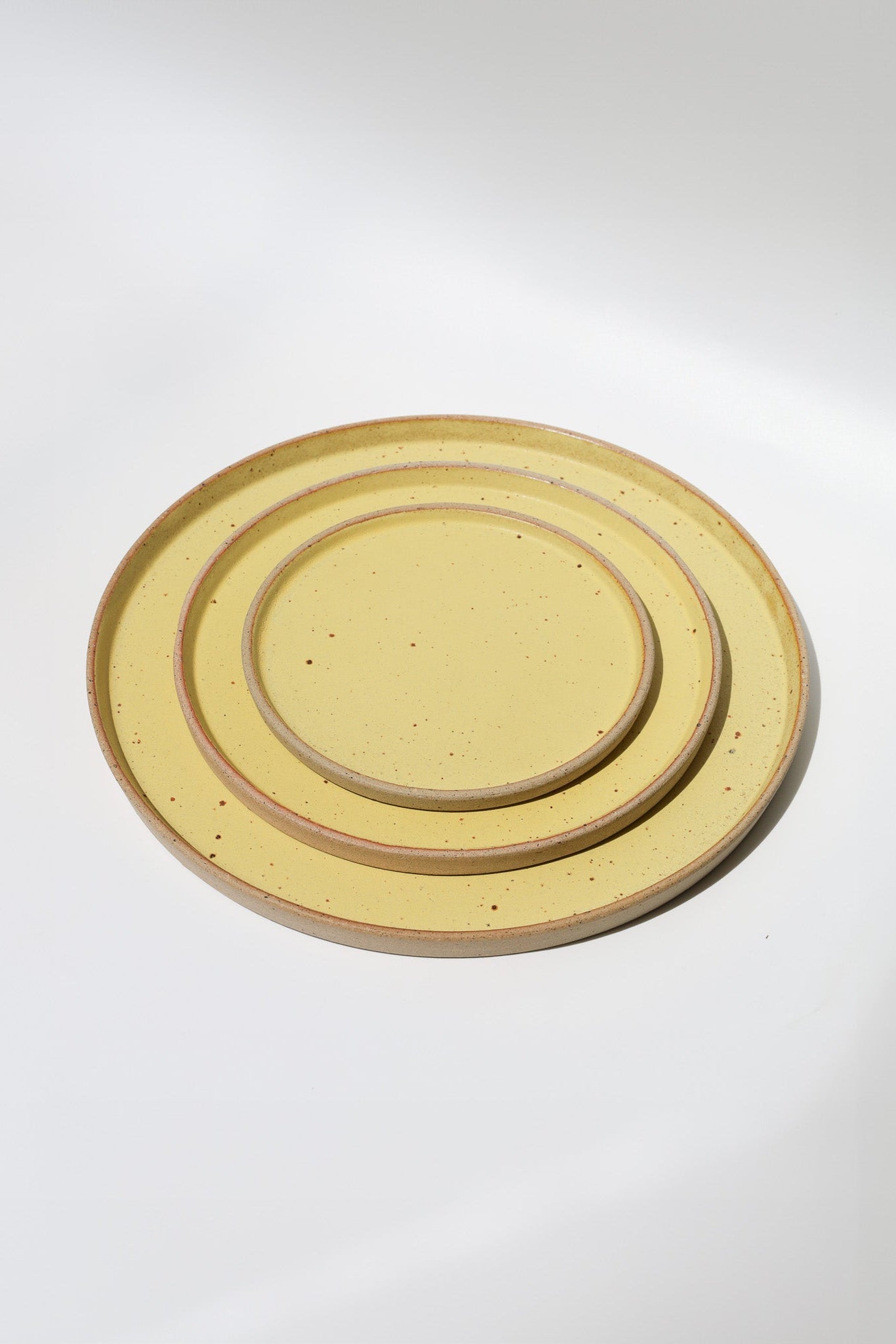 ONE KILN CERAMICS - FLAT PLATE L /  lemon yellow