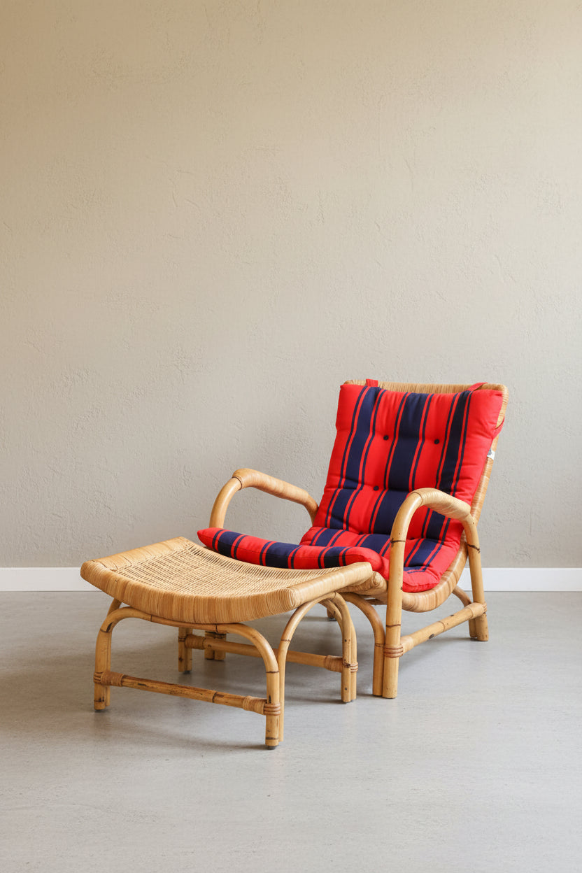 'LOUNGE CHAIR