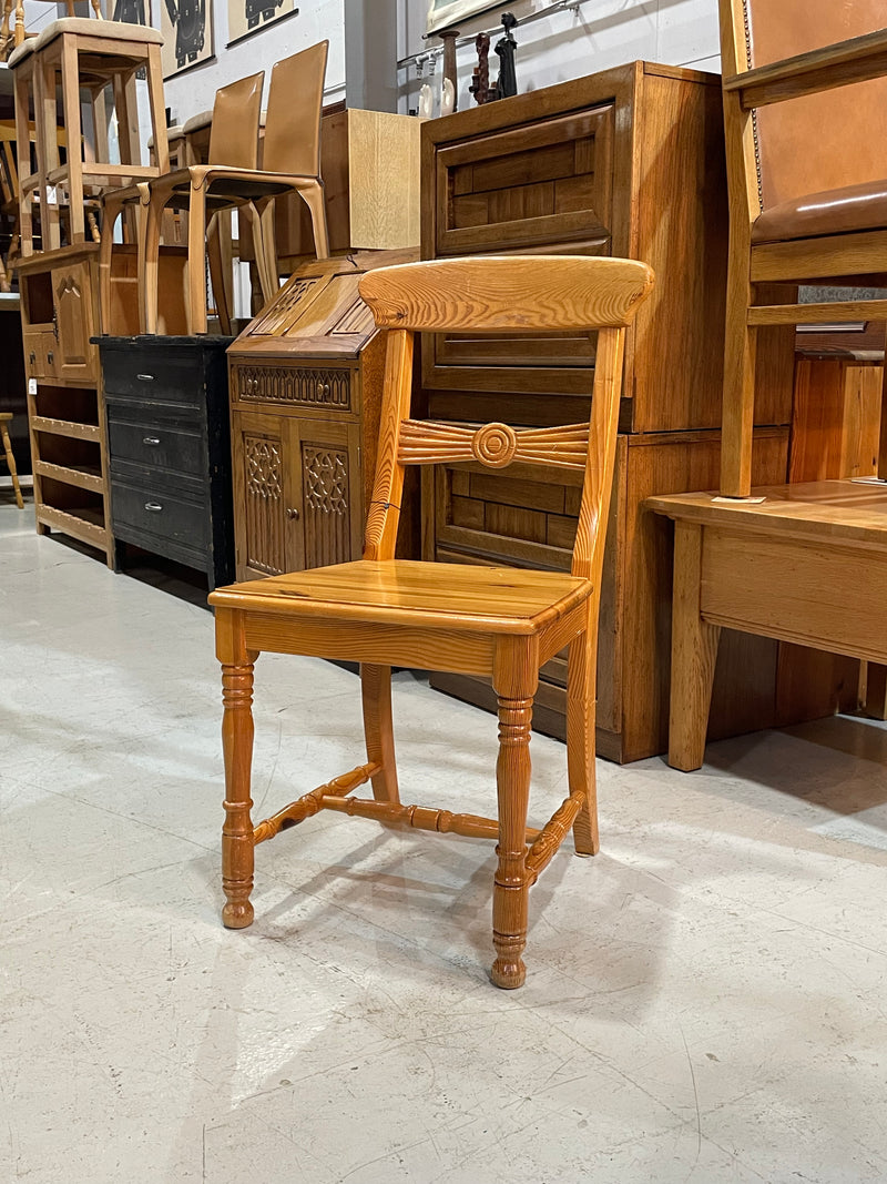 ウッドダイニングチェア<br> 大和店 - ヴィンテージ SHARK ATTACK