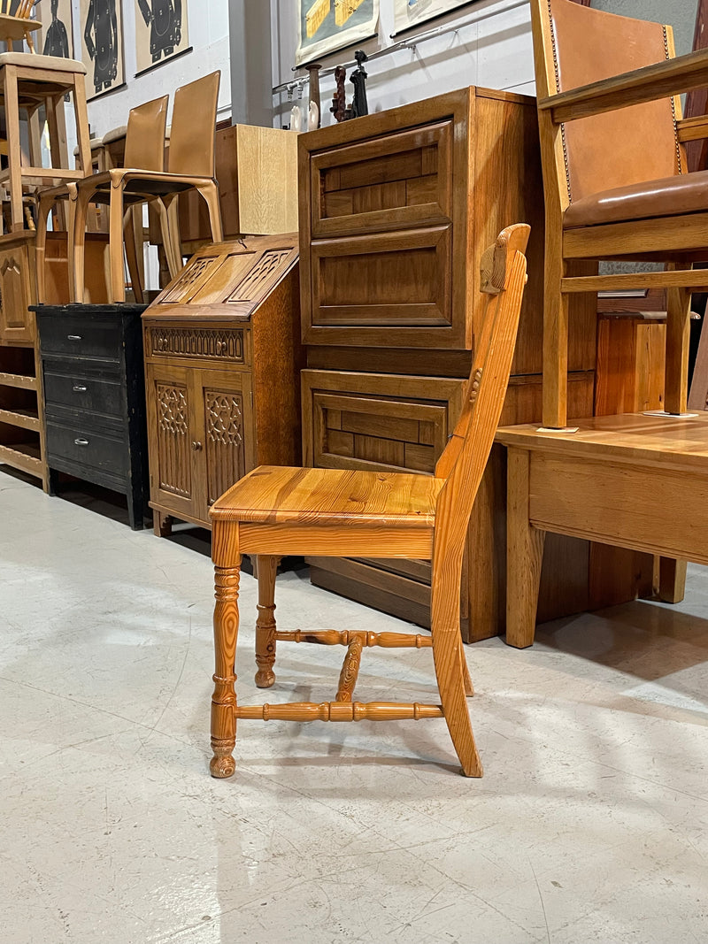 ウッドダイニングチェア<br> 大和店 - ヴィンテージ SHARK ATTACK