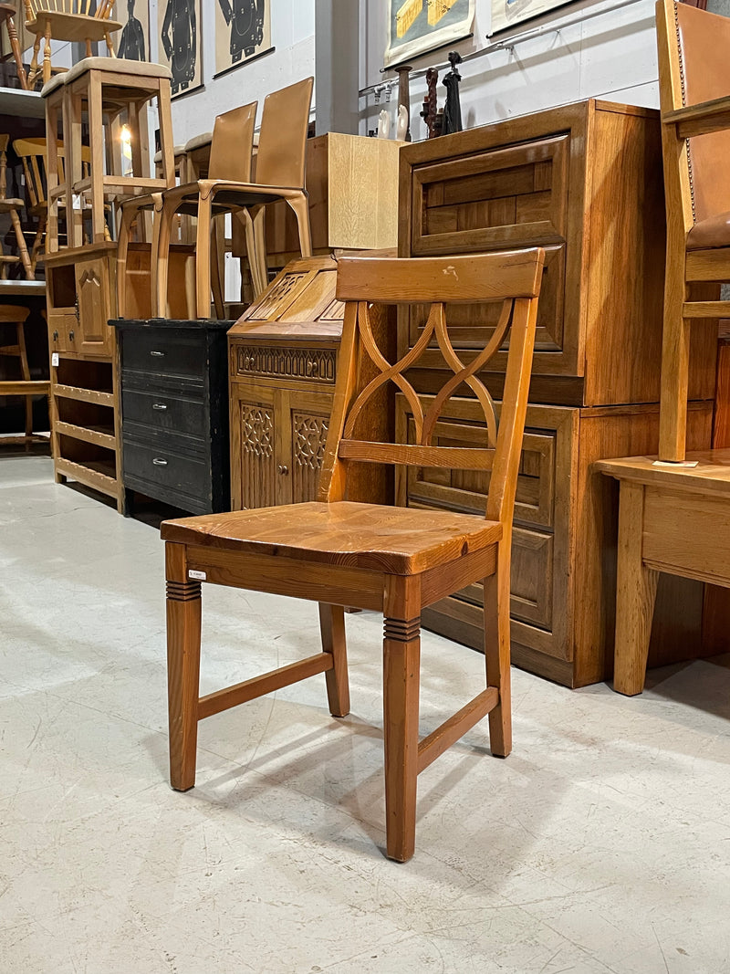 ウッドダニングチェア<br> 大和店 - ヴィンテージ SHARK ATTACK