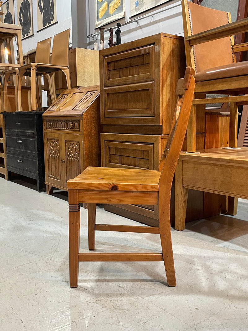 ウッドダニングチェア<br> 大和店 - ヴィンテージ SHARK ATTACK