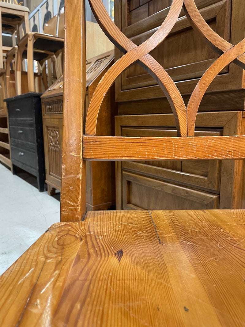 ウッドダニングチェア<br> 大和店 - ヴィンテージ SHARK ATTACK