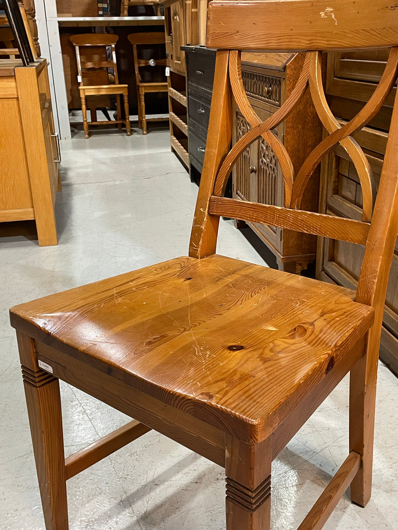 ウッドダニングチェア<br> 大和店 - ヴィンテージ SHARK ATTACK