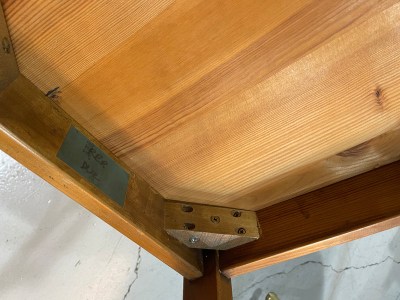 ウッドダニングチェア<br> 大和店 - ヴィンテージ SHARK ATTACK