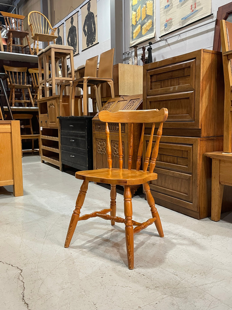 スピンドルバックチェア<br> 大和店 - ヴィンテージ SHARK ATTACK